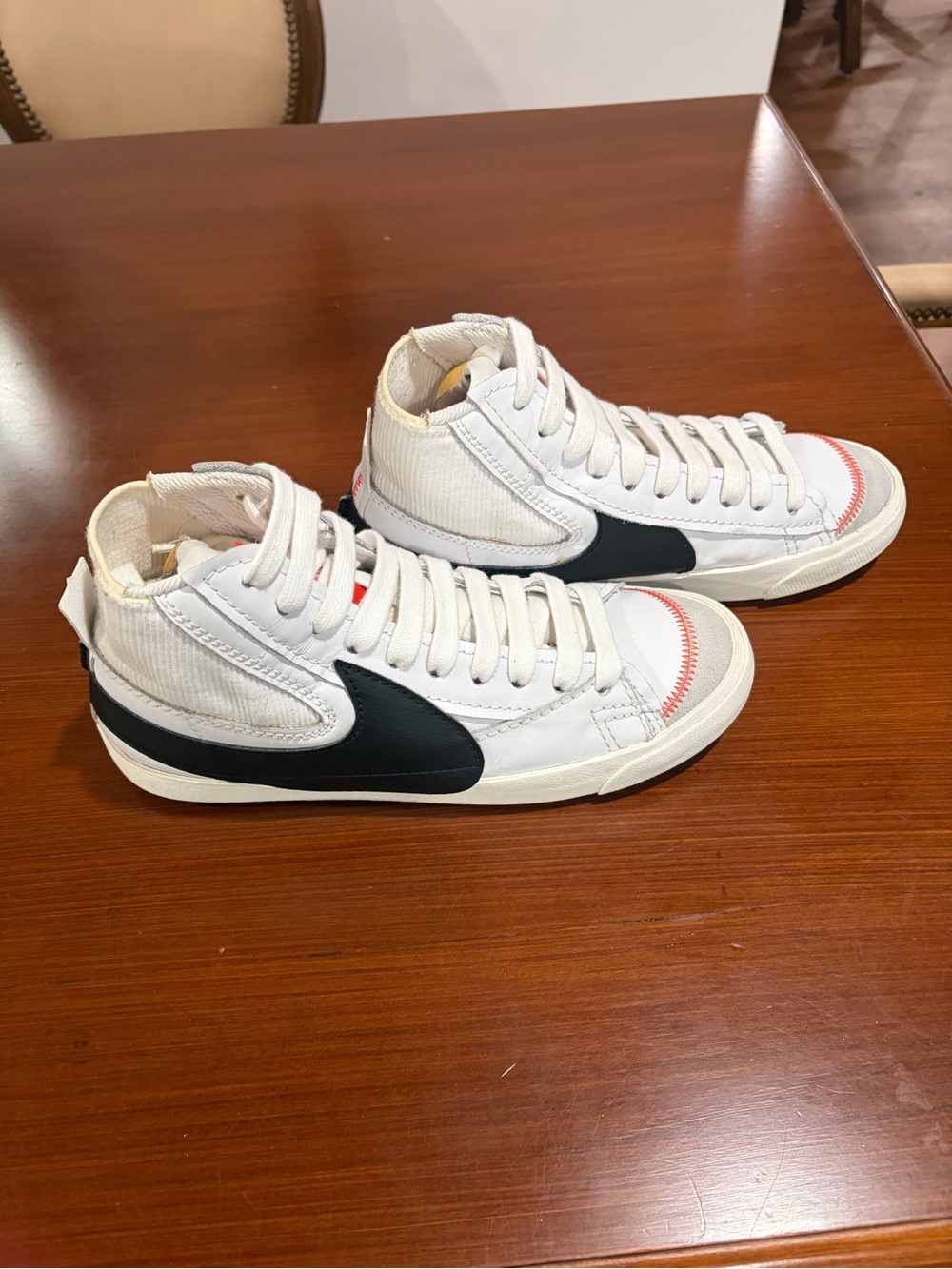 Nike Blazer Mid ‘77 Jumbo swoosh (DD311-100) + A GIFT 🎁
